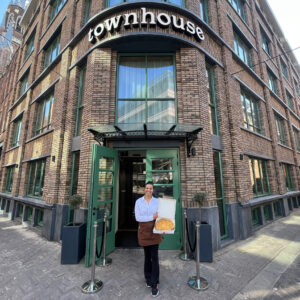 Vlaai-thru-in-binnenstad-Den-Haag-markeert-opening-Townhouse-Hotel-Jolie-Cafe-Manger-c-Townhouse-Hotel-1